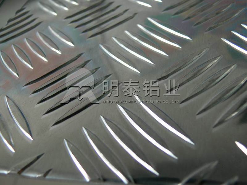 車廂冷庫用1060五條筋花紋鋁板廠家直供多少錢一噸？